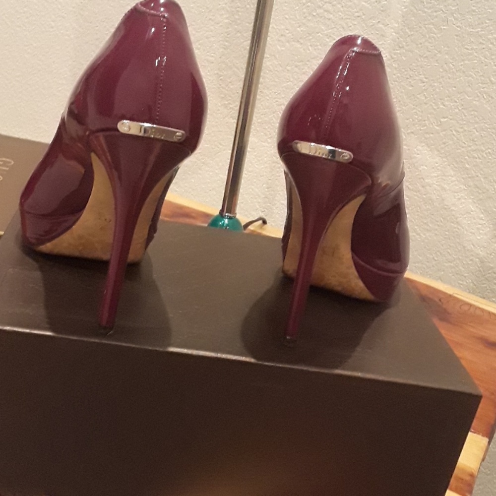 Heels - Picture 2 of 2